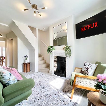 Charming Central Windsor 2 Bed Cottage Free Residents Parking And Private Garden Legoland Ascot Windsor Castle Thorpe Park Heathrow Airport Exterior photo