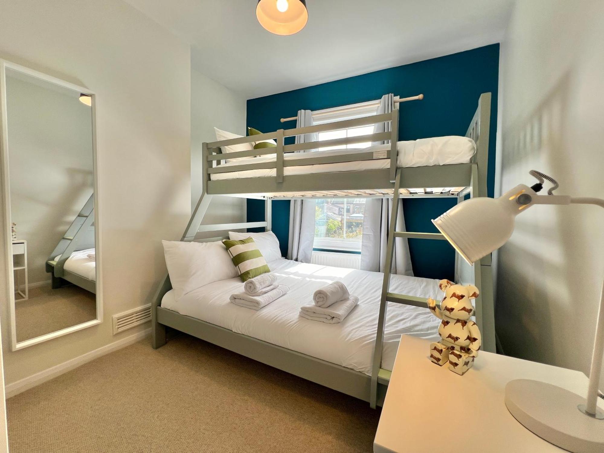 Charming Central Windsor 2 Bed Cottage Free Residents Parking And Private Garden Legoland Ascot Windsor Castle Thorpe Park Heathrow Airport Exterior photo