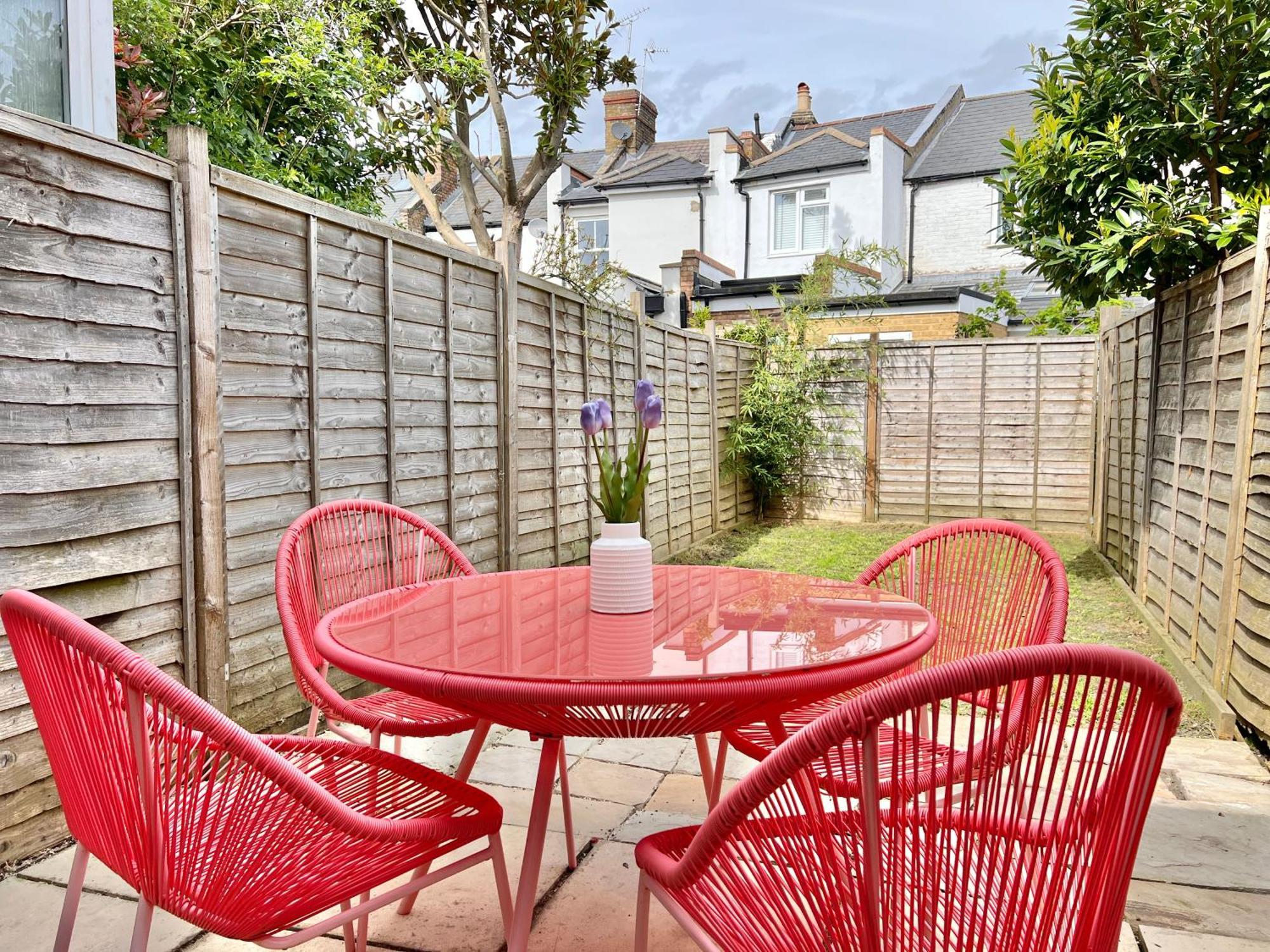 Charming Central Windsor 2 Bed Cottage Free Residents Parking And Private Garden Legoland Ascot Windsor Castle Thorpe Park Heathrow Airport Exterior photo