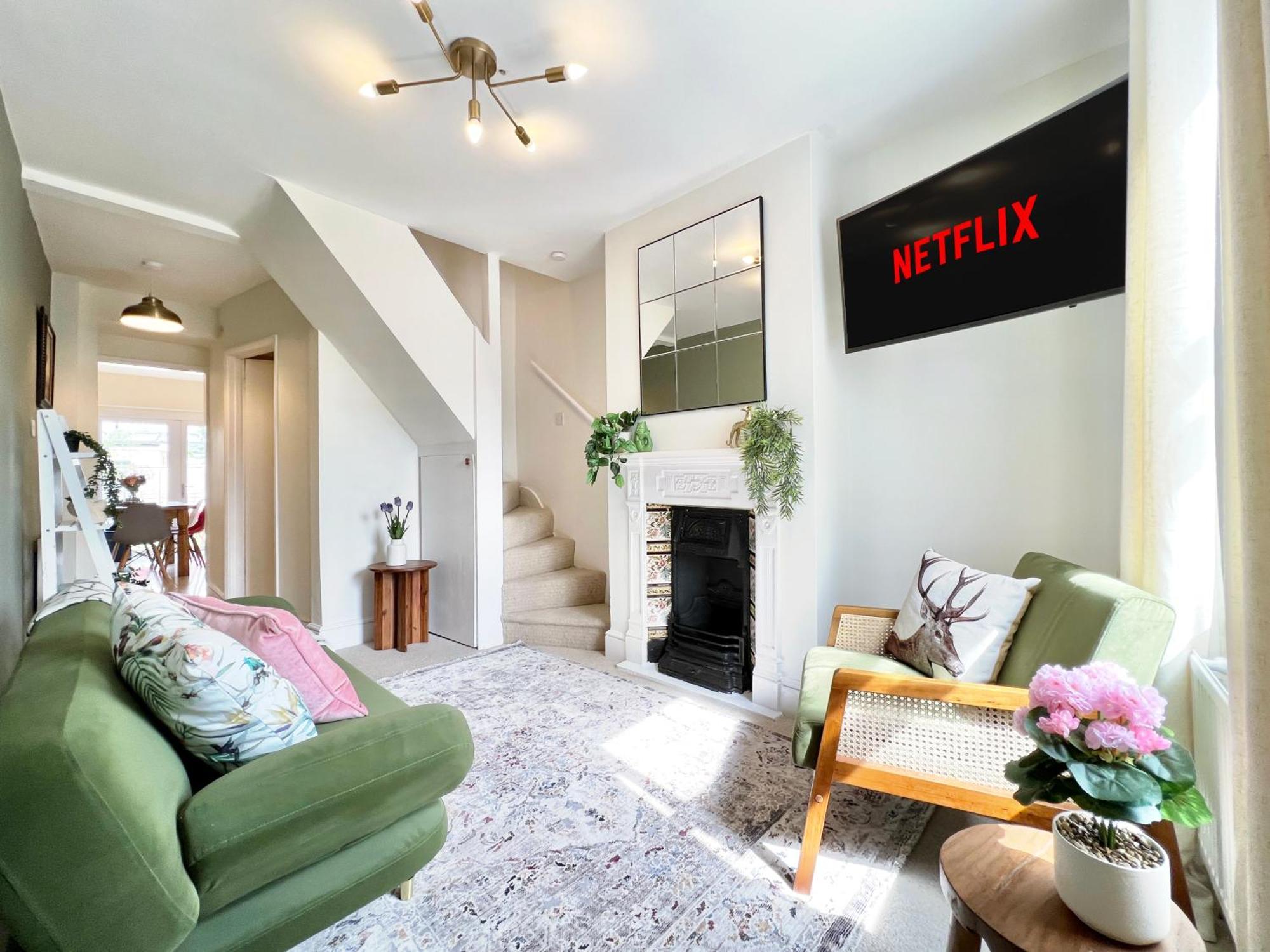 Charming Central Windsor 2 Bed Cottage Free Residents Parking And Private Garden Legoland Ascot Windsor Castle Thorpe Park Heathrow Airport Exterior photo